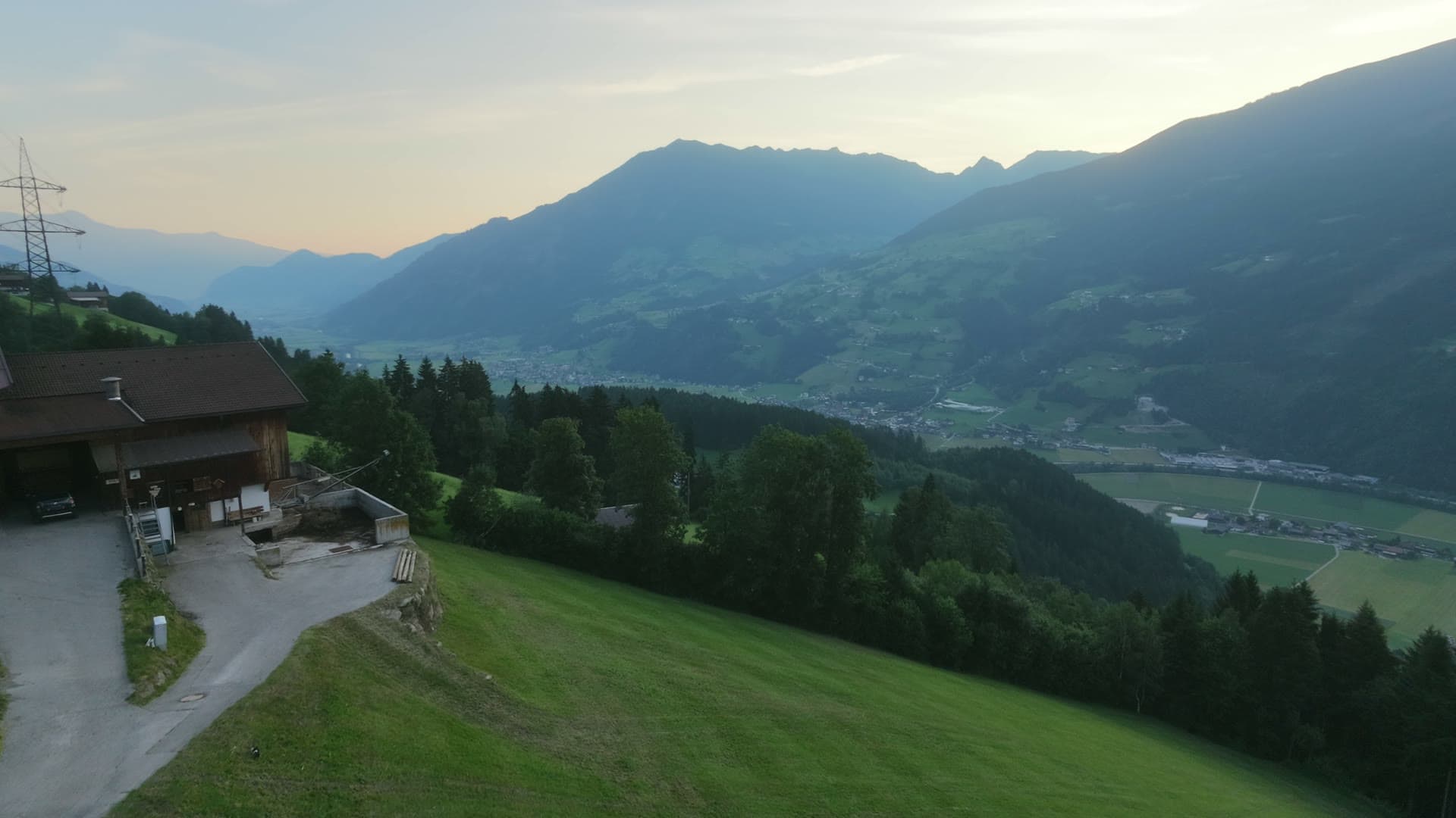 Alpental im Morgenlicht